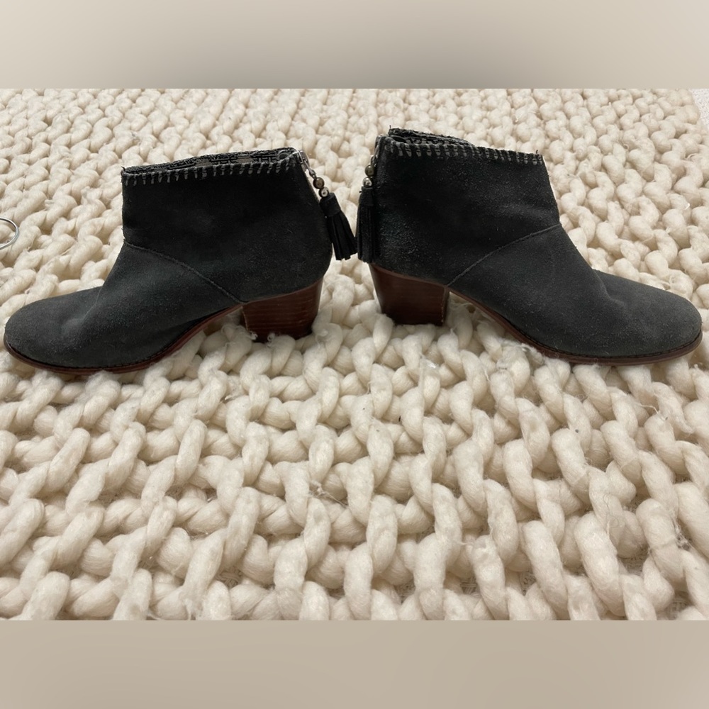 TOMS Leila Ankle Bootie Suede Leather Boots Grey Tassel Zip 10007309 Womens 6.5